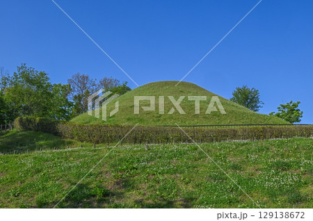 飛鳥時代の壁画古墳 _ 明日香村 高松塚古墳 129138672