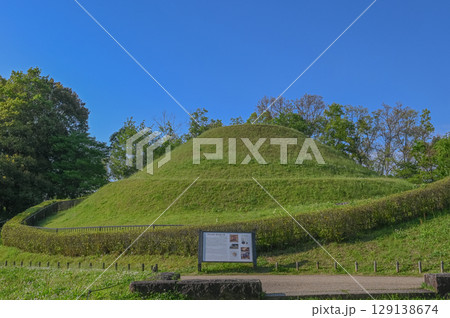 飛鳥時代の壁画古墳 _ 明日香村 高松塚古墳 飛鳥時代の壁画古墳 _ 明日香村 高松塚古墳 129138674