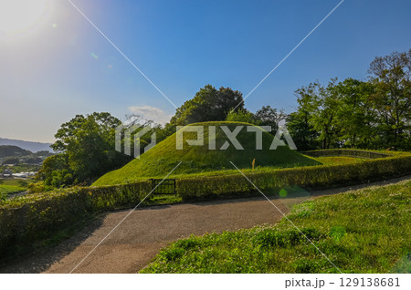飛鳥時代の壁画古墳 _ 明日香村 高松塚古墳 飛鳥時代の壁画古墳 _ 明日香村 高松塚古墳 129138681