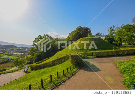 飛鳥時代の壁画古墳 _ 明日香村 高松塚古墳 飛鳥時代の壁画古墳 _ 明日香村 高松塚古墳 129138682
