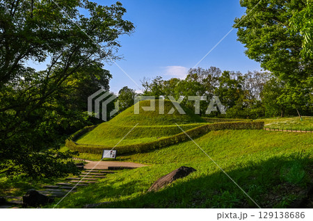 飛鳥時代の壁画古墳 _ 明日香村 高松塚古墳 飛鳥時代の壁画古墳 _ 明日香村 高松塚古墳 129138686