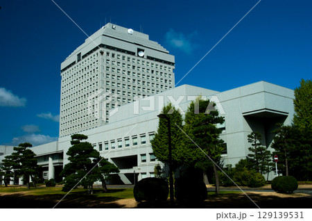 新潟県庁と新潟県議会 129139531