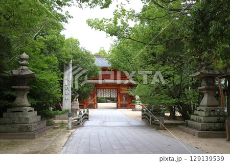大山祇神社:総門(愛媛県今治市大三島町) 大山祇神社:総門(愛媛県今治市大三島町) 129139539