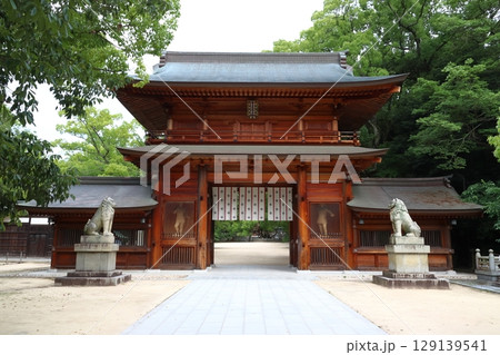 大山祇神社：総門（愛媛県今治市大三島町） 129139541