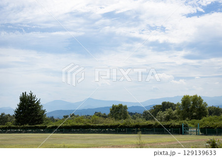 夏の加美町からみる船形連峰 129139633