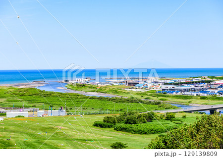 道北の町遠別を展望する 129139809