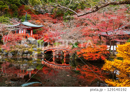 Pavilion pagoda and red bridge in Daigo-ji temple in autumn, Kyoto 129140192