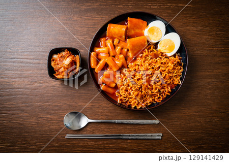 Korean instant noodles with Korean rice cake and fish cake and boiled egg 129141429