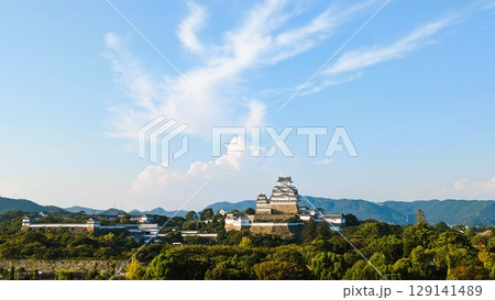 青空と姫路城 青空と姫路城 129141489