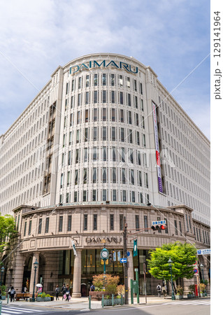 神戸中心市街地の三宮に位置する大丸神戸店 トアロードからの風景 神戸市中央区明石町 神戸中心市街地の三宮に位置する大丸神戸店 トアロードからの風景 神戸市中央区明石町 129141964