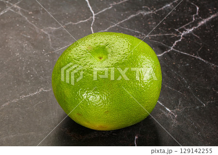 Green ripe fruit sweetie citrus 129142255