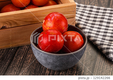 Fresh sweet juicy purple plums Fresh sweet juicy purple plums 129142266