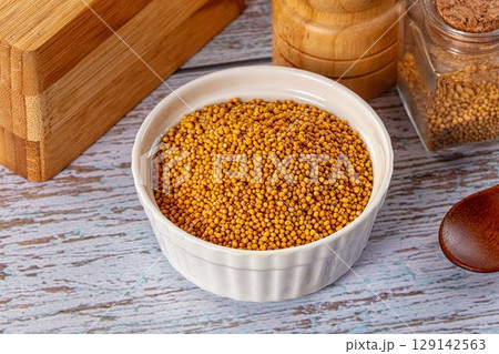 Raw dry aroma flavour mustard seeds 129142563