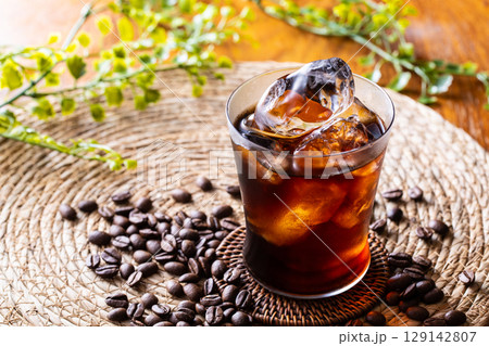 ドリンクバーのアイスコーヒー 129142807