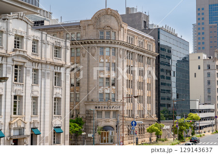 神戸旧居留地の神戸商船三井ビルディング（アメリカンルネサンス様式の建物）大正時代の近代建築 129143637