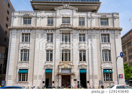 神戸旧居留地の神戸海岸ビル（旧三井物産神戸支店）ルネサンス様式の近代建築　神戸市中央区海岸通 129143640
