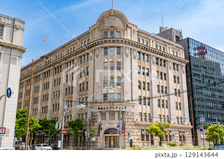 神戸旧居留地の神戸商船三井ビルディング(アメリカンルネサンス様式の建物)大正時代の近代建築 神戸旧居留地の神戸商船三井ビルディング(アメリカンルネサンス様式の建物)大正時代の近代建築 129143644