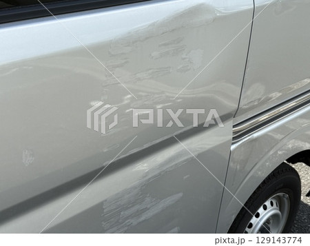 へこんだボディー 129143774