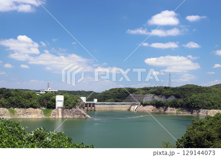 取水制限中の呑吐ダム（兵庫県 三木市） 129144073