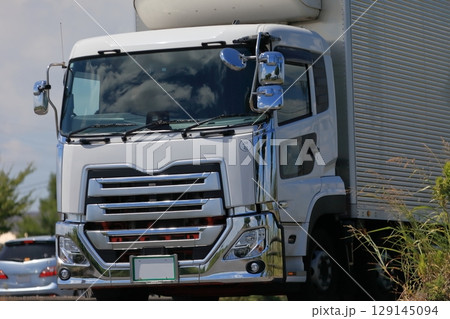 物流トラック 129145094