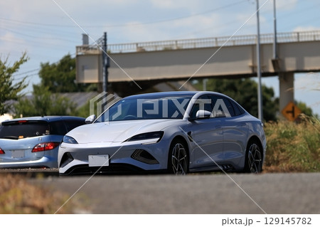 中国製のEVスポーツセダン 129145782