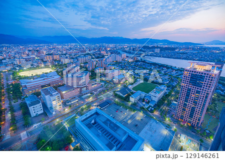 【福岡県】福岡タワーから眺める福岡市の街並み 夕景 【福岡県】福岡タワーから眺める福岡市の街並み 夕景 129146261