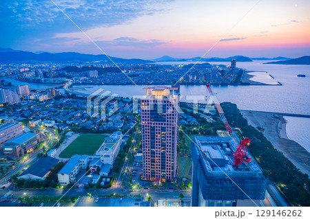 【福岡県】福岡タワーから眺める福岡市の街並み　夕景 129146262