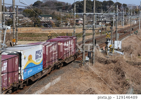 宇都宮線を走るコンテナ貨物列車 宇都宮線を走るコンテナ貨物列車 129146489