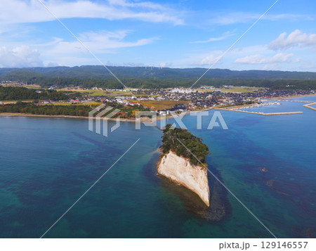 能登　震災前の見附島　空撮 129146557