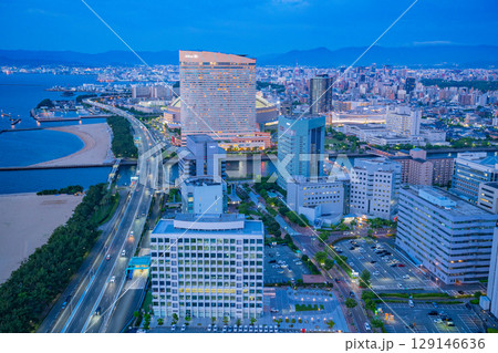 【福岡県】福岡タワーから眺める福岡市の街並み 夕景 【福岡県】福岡タワーから眺める福岡市の街並み 夕景 129146636