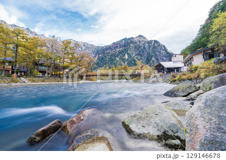 「長野県」秋の美しい上高地の風景 「長野県」秋の美しい上高地の風景 129146678