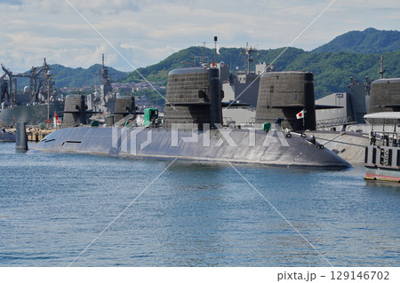 呉港に停泊する潜水艦 129146702