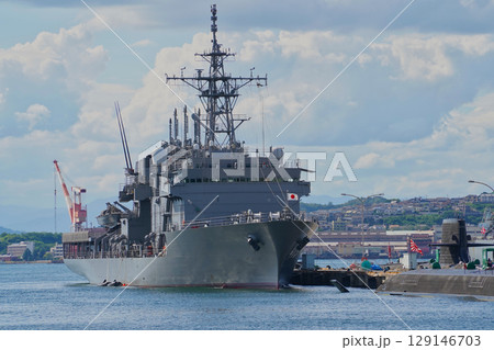 呉港に停泊する自衛隊艦艇 129146703