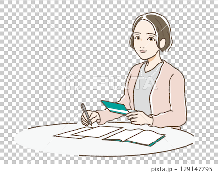 一位女士一邊看著存摺一邊填寫文件 129147795