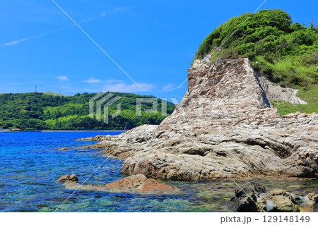 【島根県】快晴の島津島の白壁（隠岐の島　知夫里島） 129148149