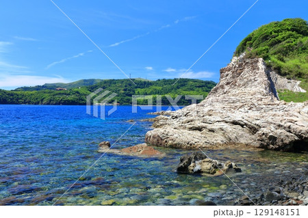 【島根県】快晴の島津島の白壁(隠岐の島 知夫里島) 【島根県】快晴の島津島の白壁(隠岐の島 知夫里島) 129148151