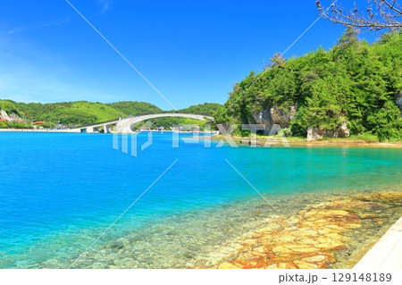 【島根県】快晴の島津島のお松橋（隠岐の島　知夫里島） 129148189