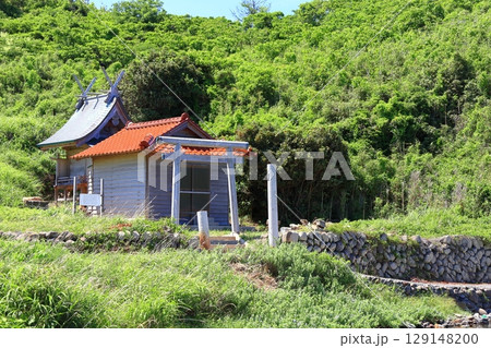 【島根県】快晴の島津島の渡津神社(隠岐の島 知夫里島) 【島根県】快晴の島津島の渡津神社(隠岐の島 知夫里島) 129148200