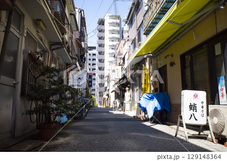 レトロな街並み 129148364
