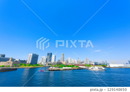 【神奈川県】5月・横浜港大さん橋からみなとみらいを望む 【神奈川県】5月・横浜港大さん橋からみなとみらいを望む 129148650