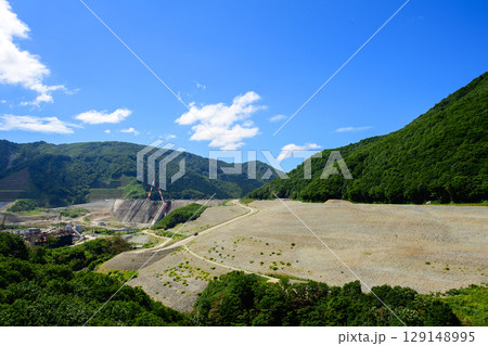 2025年8月ダム工事現場　夢仙人大橋より　秋田県 129148995