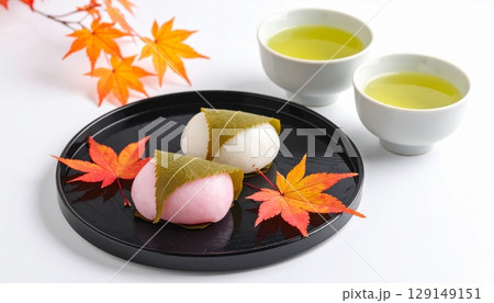 chinese tea set with colorful autumn leaves 129149151