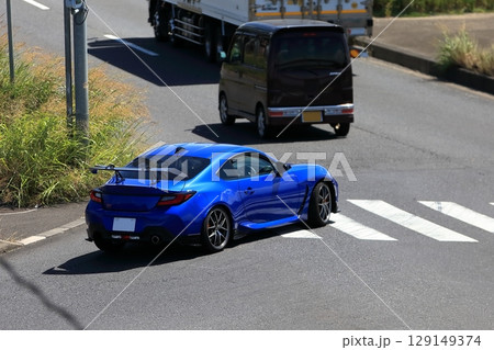 青い国産スポーツカー 129149374