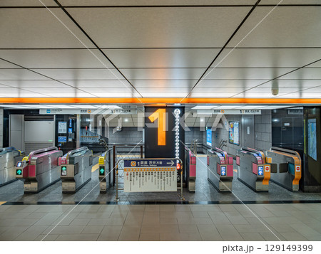 東京メトロ 銀座線「上野駅」1番線の改札口 東京メトロ 銀座線「上野駅」1番線の改札口 129149399