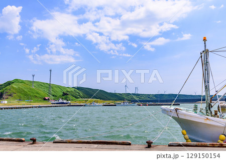 稚内の小さな村 抜海の港と神社 129150154