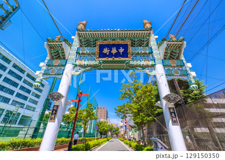 日本の横浜都市景観8月。猛烈な暑さ…夏の日差しを浴びる横浜中華街・延平門などを望む…=2日 日本の横浜都市景観8月。猛烈な暑さ…夏の日差しを浴びる横浜中華街・延平門などを望む…=2日 129150350