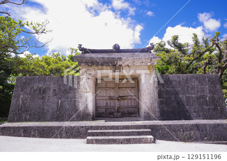 首里城にある世界遺産 園比屋武御嶽石門 129151196