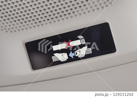 飛行機内のシートベルト着用サイン 飛行機内のシートベルト着用サイン 129151202