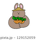 両手いっぱいに人参を抱える農家のウサギ（茶） 129152059