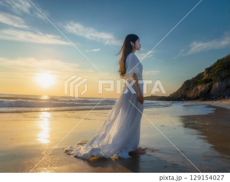夕日に浮かび上がる女性 129154027